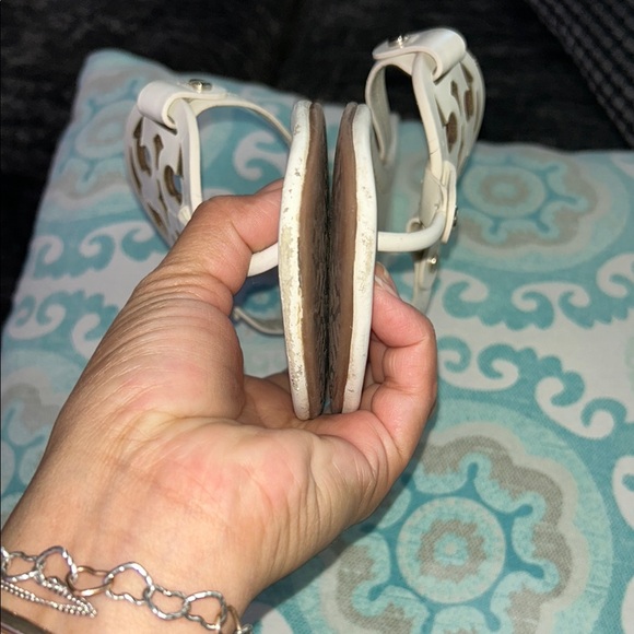 Tory Burch White Leather Sandals with Iconic Logo - Picture 4 of 9